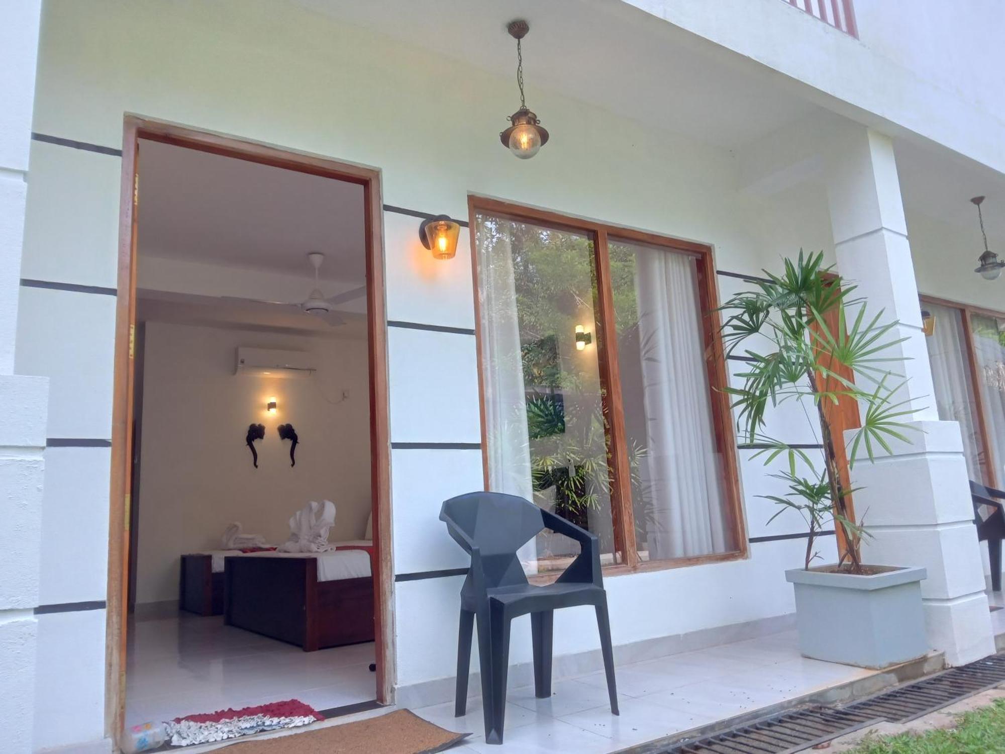 White Rose Safari Home Stay Udawalawe Zewnętrze zdjęcie